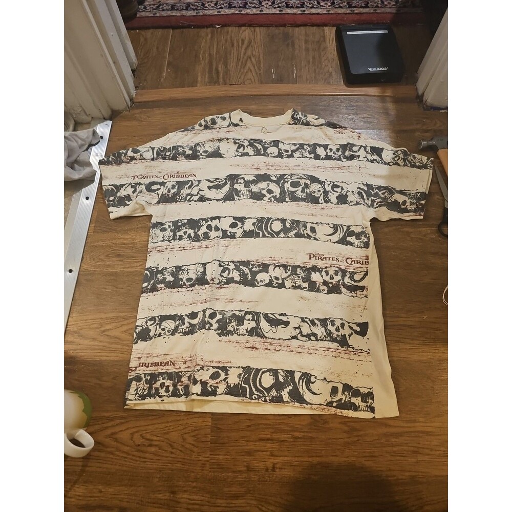 VTG Y2K Disney World Pirates of the Caribbean Ride T-Shirt Skulls Size Large